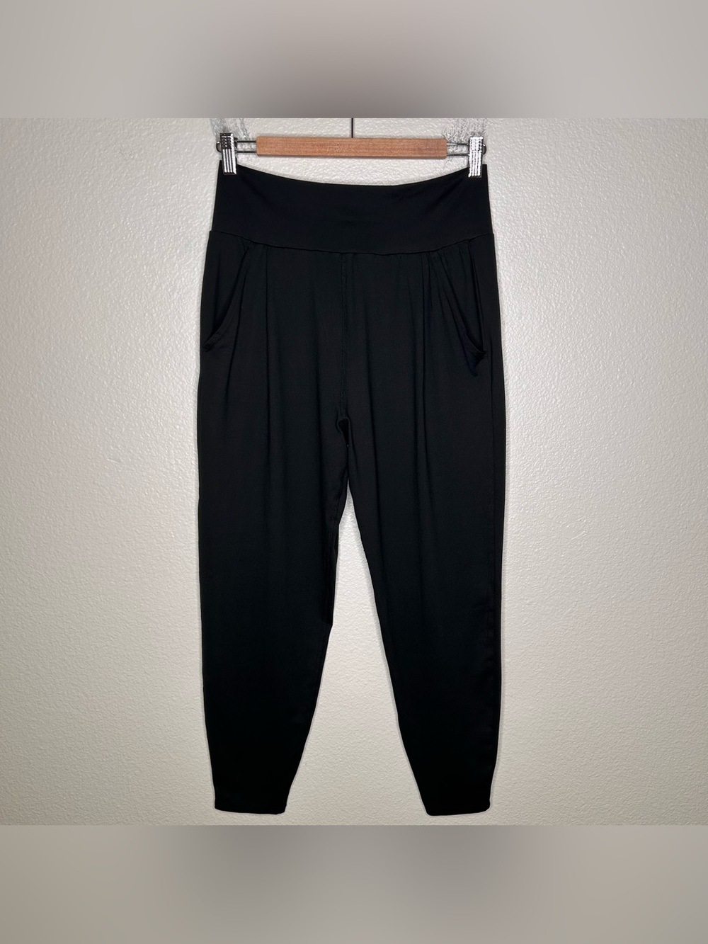 Vuori Lux At Ease/Lux Harem pants black small
